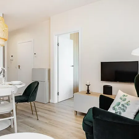 Walonska With Free Parking By Renters